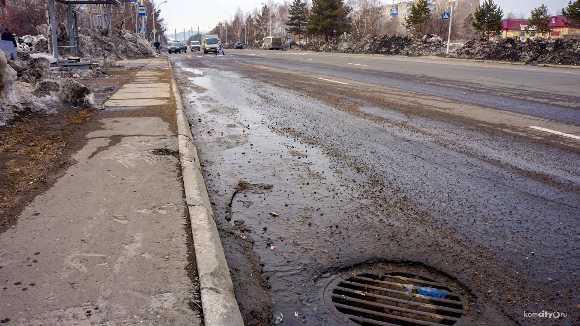 Дороги Комсомольска-на-Амуре в летнее время будут активнее чистить от пыли и грязи