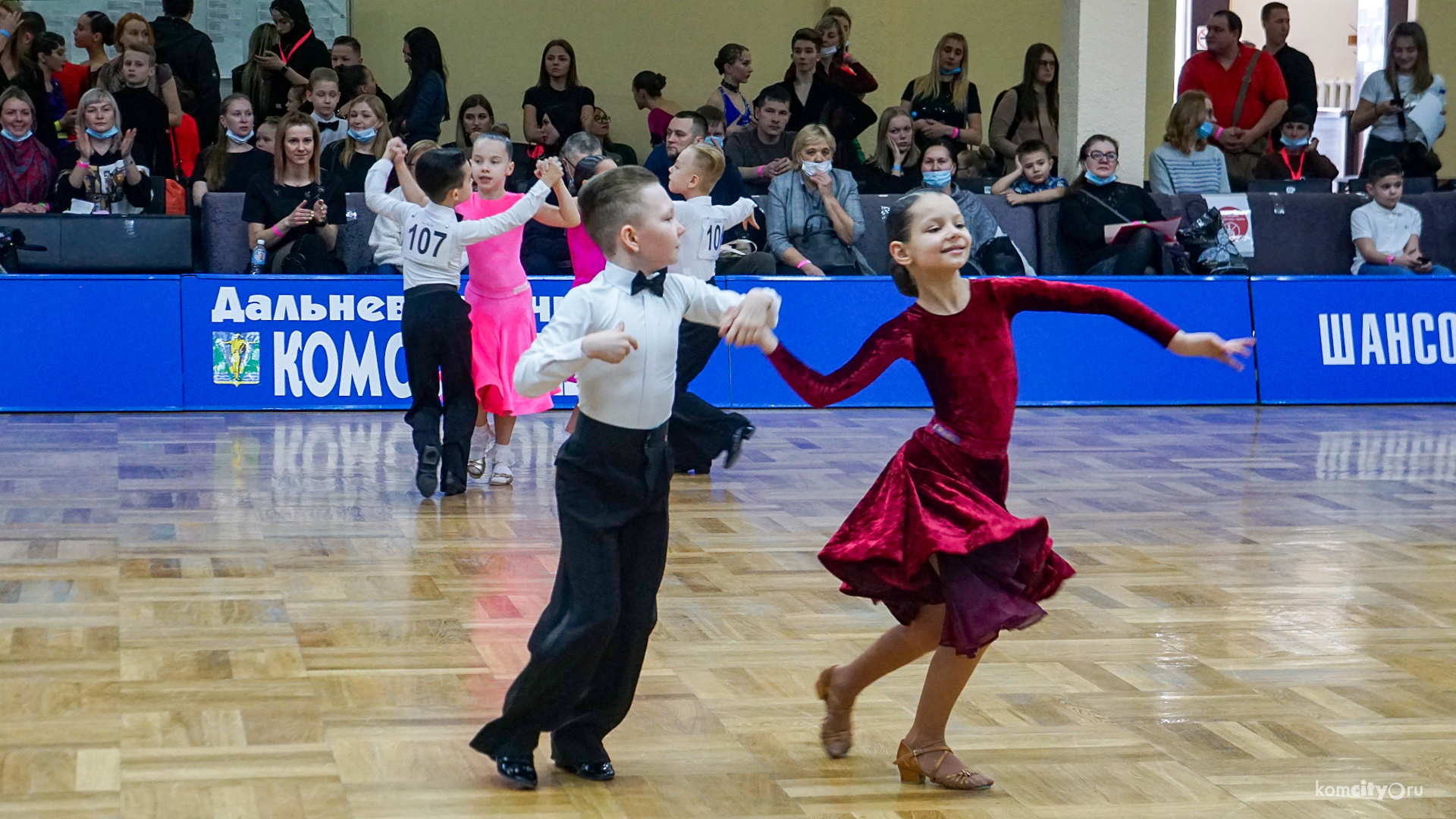 Турнир «Дэнс Тайм» собрал в Комсомольске-на-Амуре больше двухсот танцевальных пар