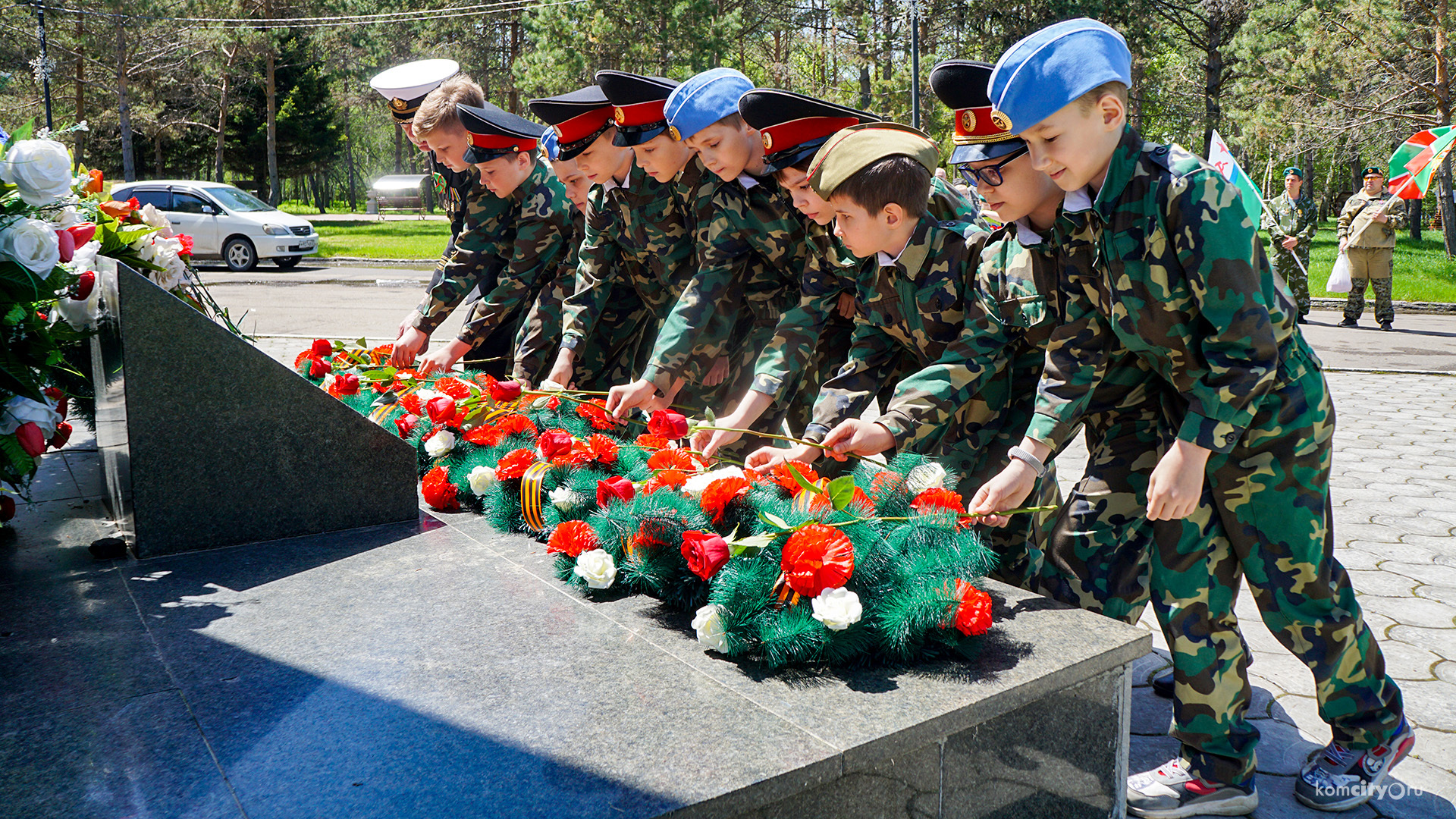 В Комсомольске-на-Амуре в День пограничника к Чёрному тюльпану возложили цветы