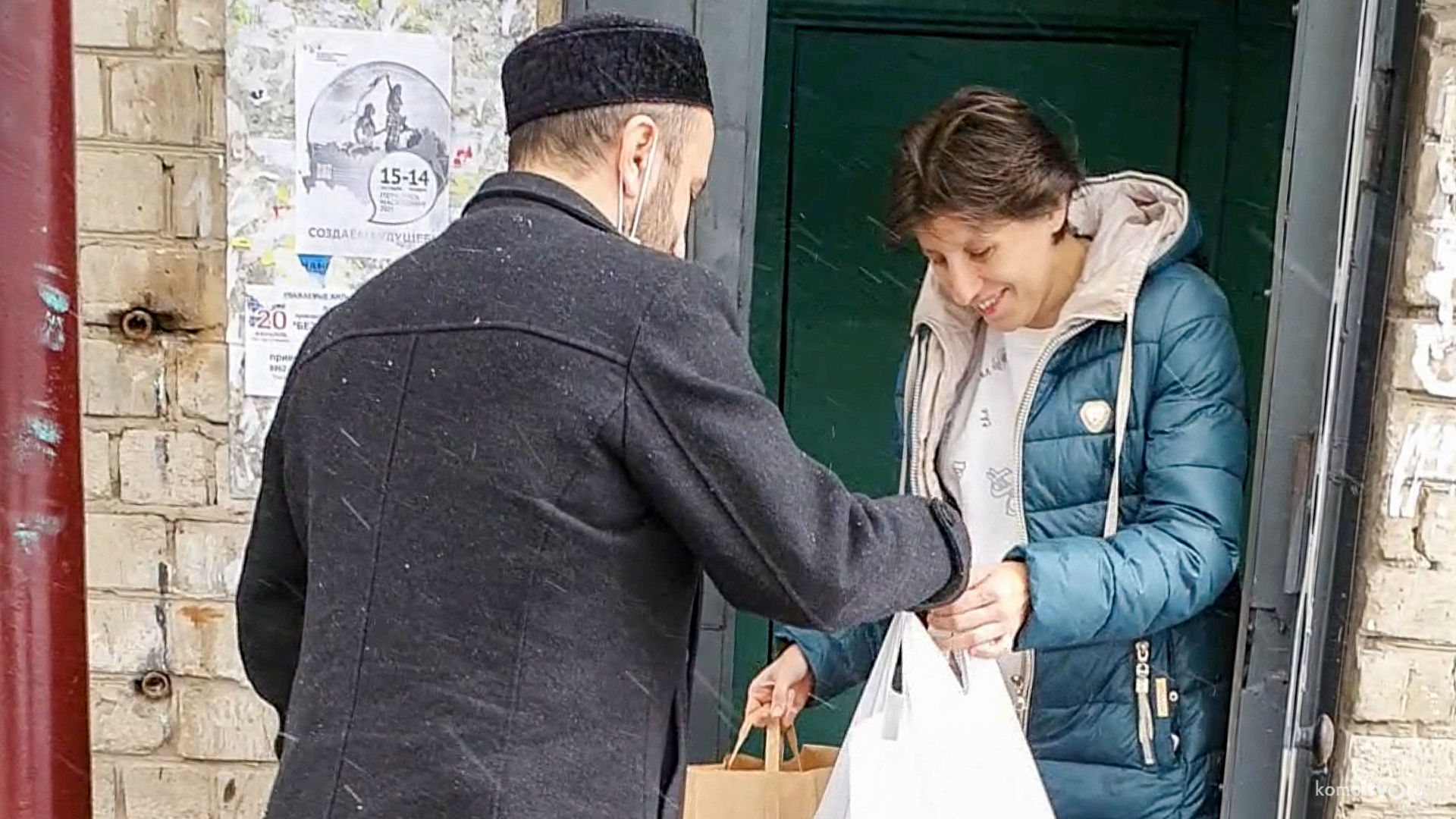 Акции добра провели мусульмане Комсомольска-на-Амуре — дарили цветы, помогали нуждающимся