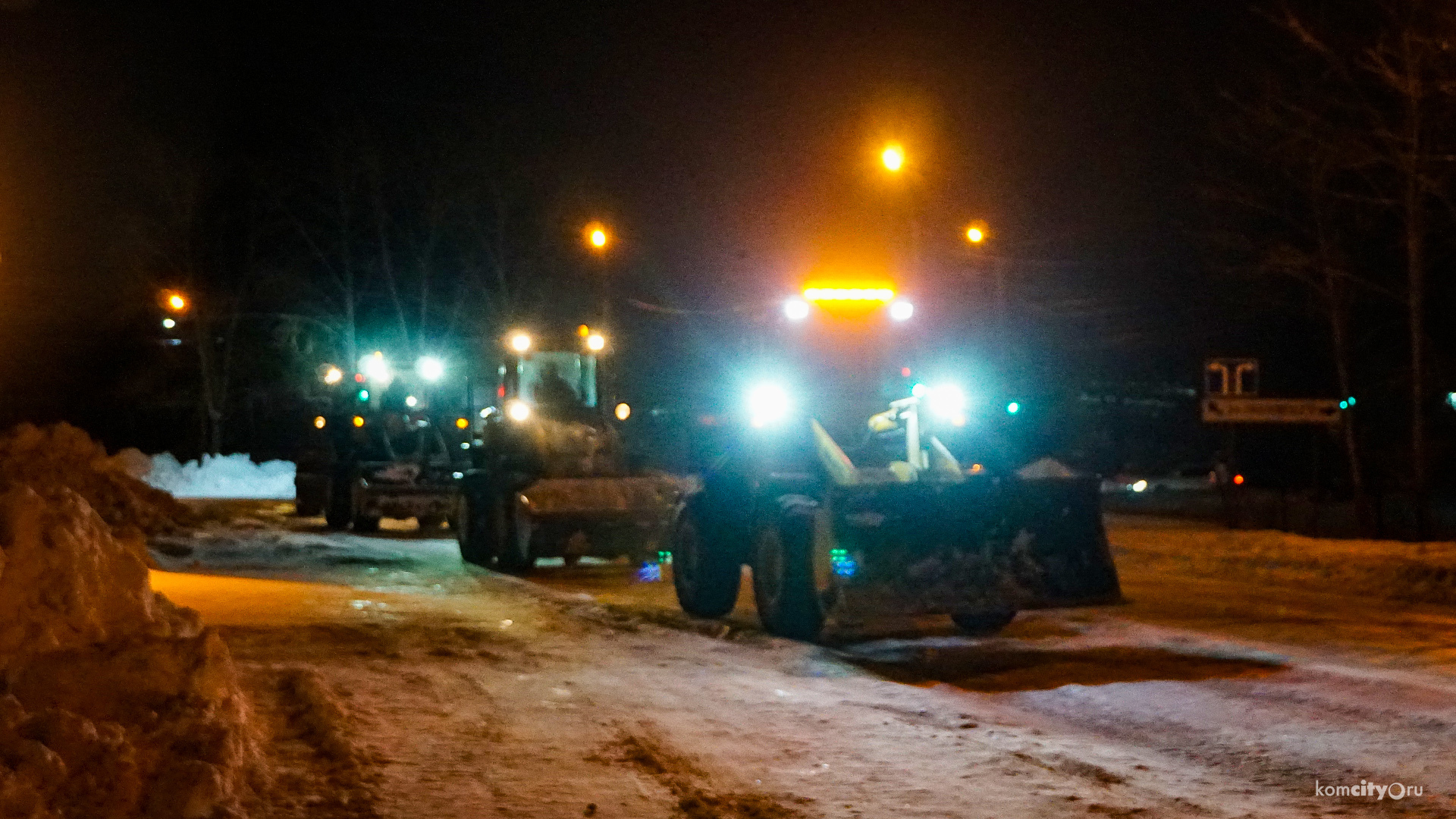 Водителей просят не оставлять машины на Ленинградской — вечером и ночью её будут чистить