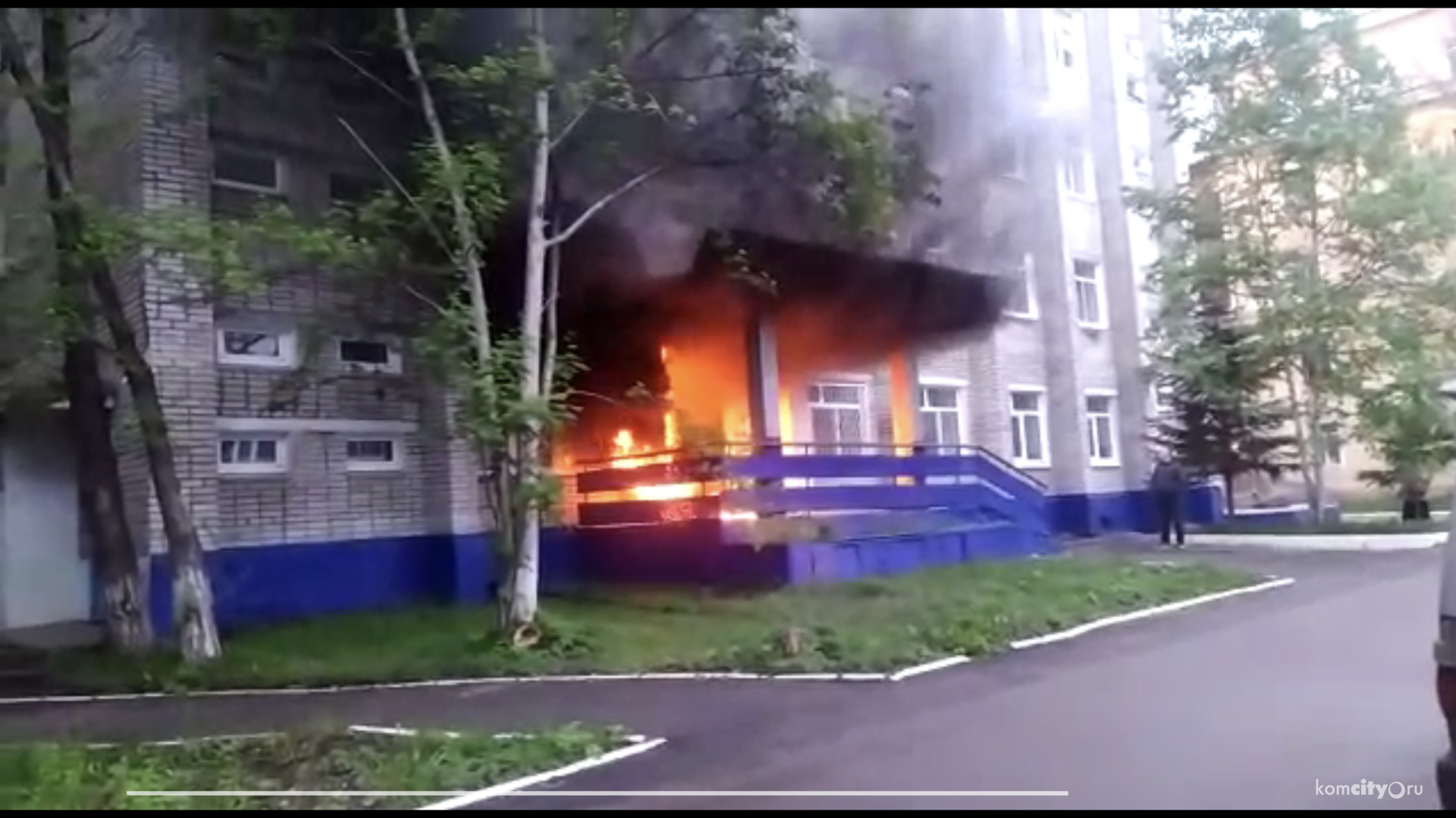 В Комсомольске-на-Амуре неизвестный устроил пожар в здании Росгвардии