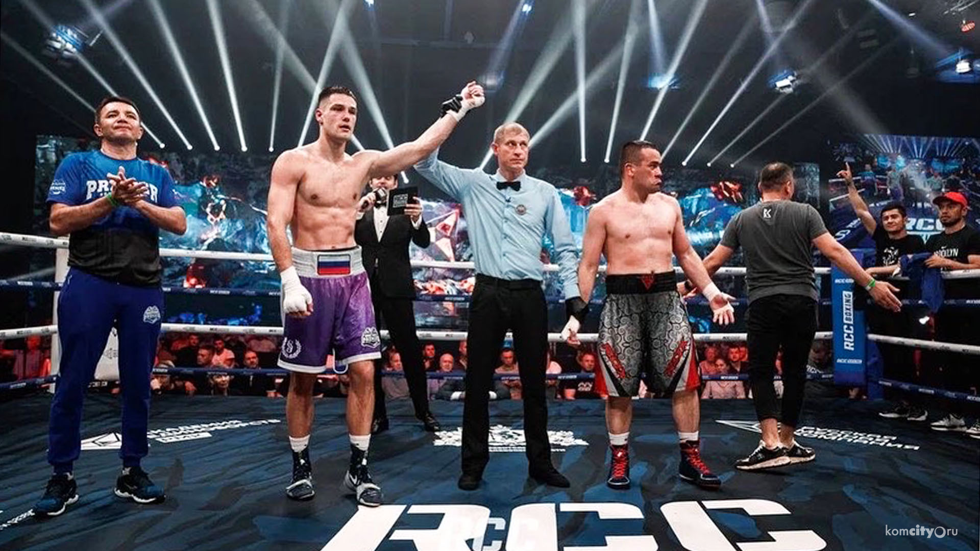 Комсомольский боксёр Савелий Садома выиграл свой первый профессиональный бой на турнире в Екатеринбурге