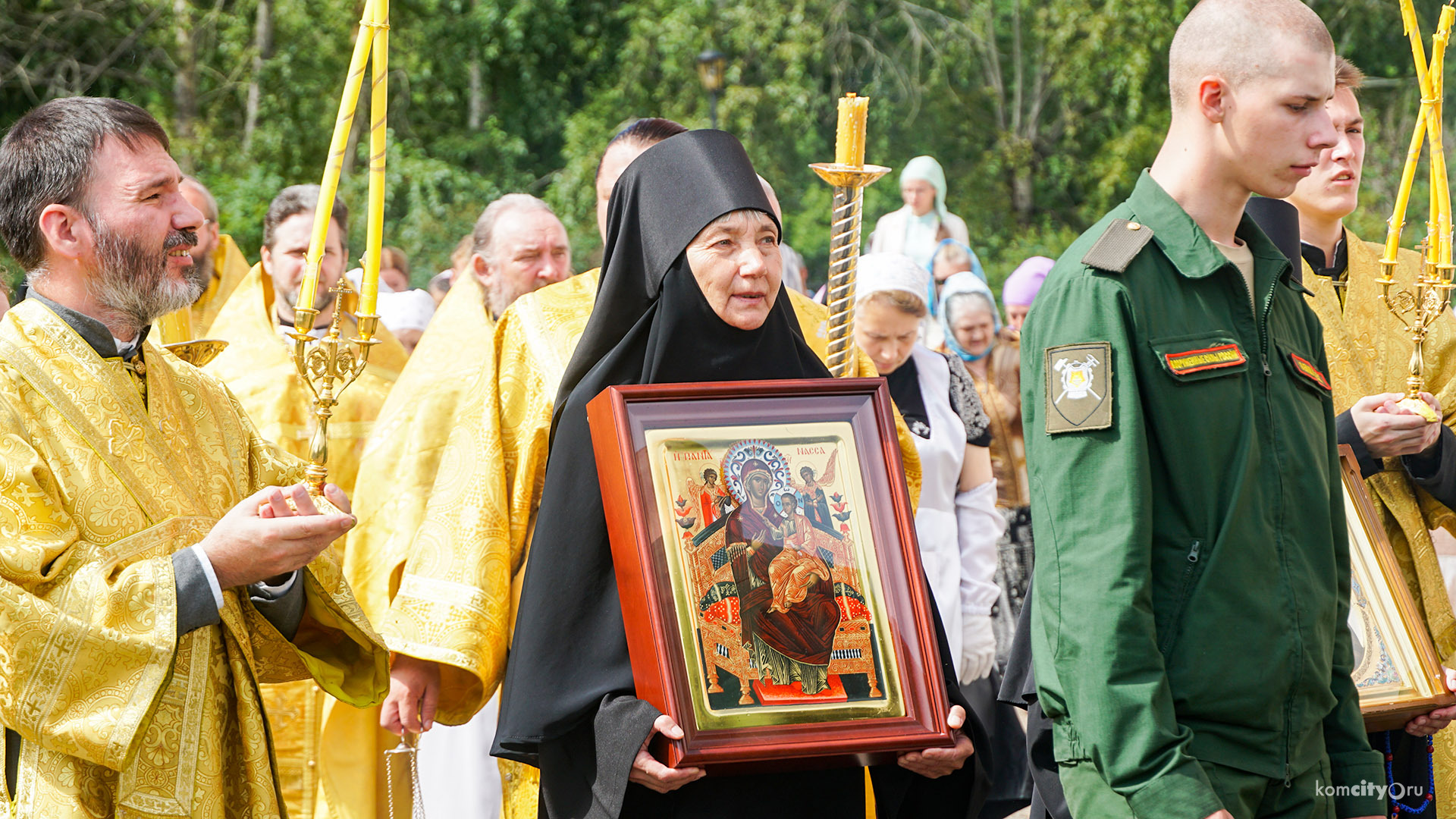 Крестный ход с иконой Всецарица прошёл в Комсомольске-на-Амуре