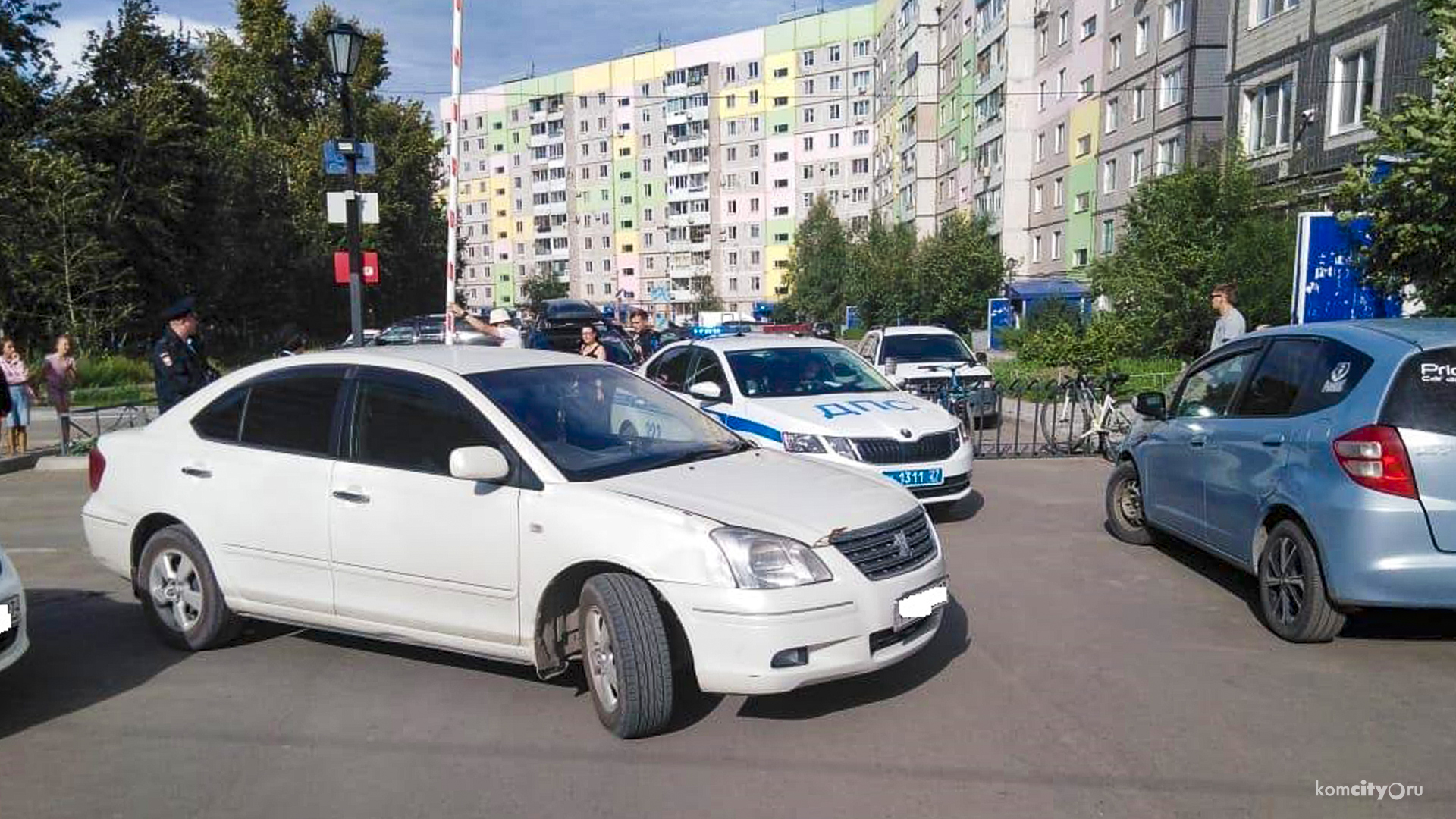 В Комсомольске-на-Амуре семилетний самокатер врезался в машину и получил травму