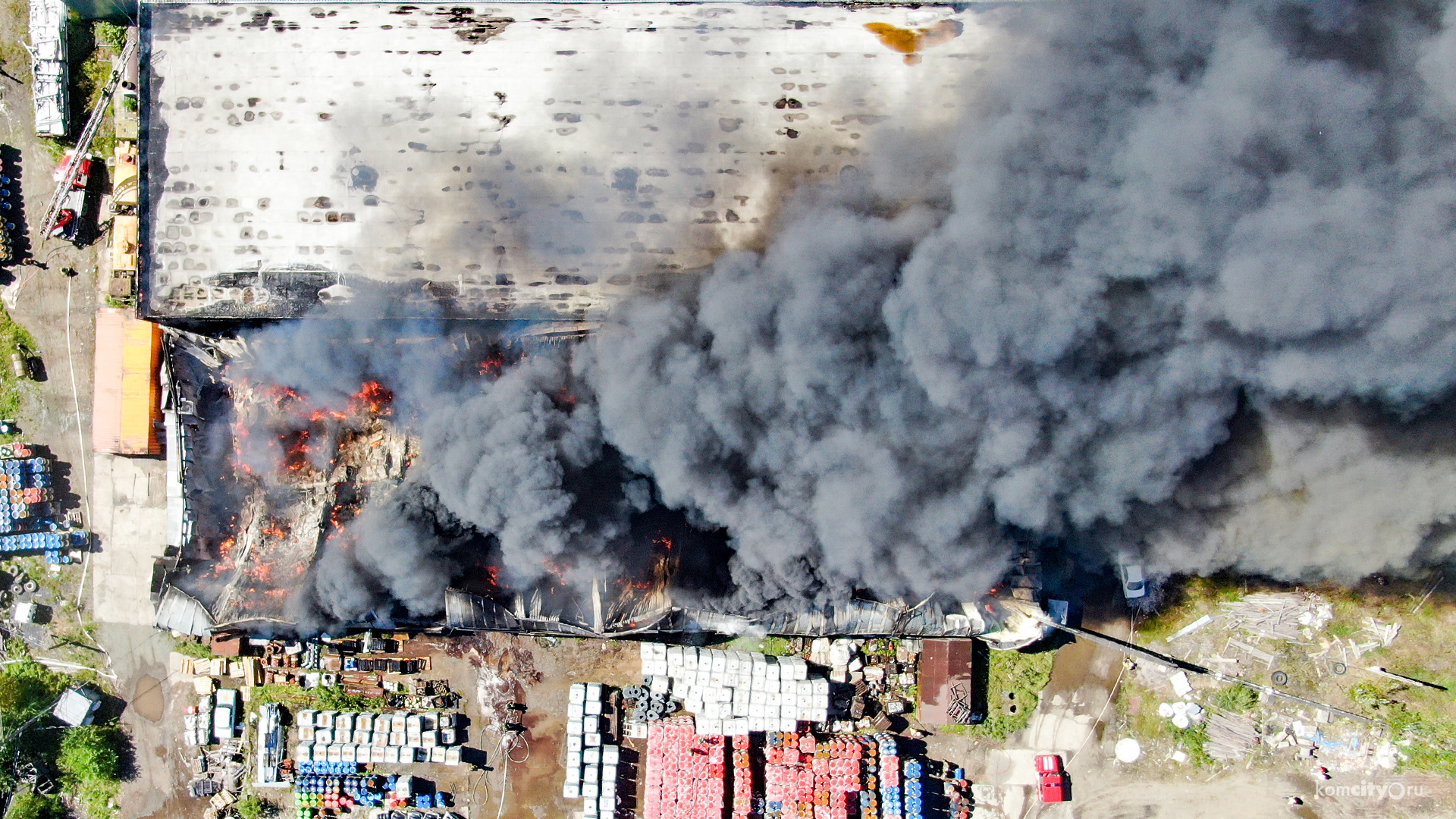 Площадь пожара на складе в Комсомольске-на-Амуре составила больше 2000 квадратных метров