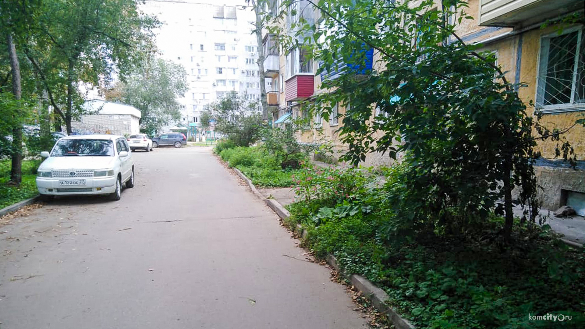 Школьник попал под машину во дворе на Севастопольской