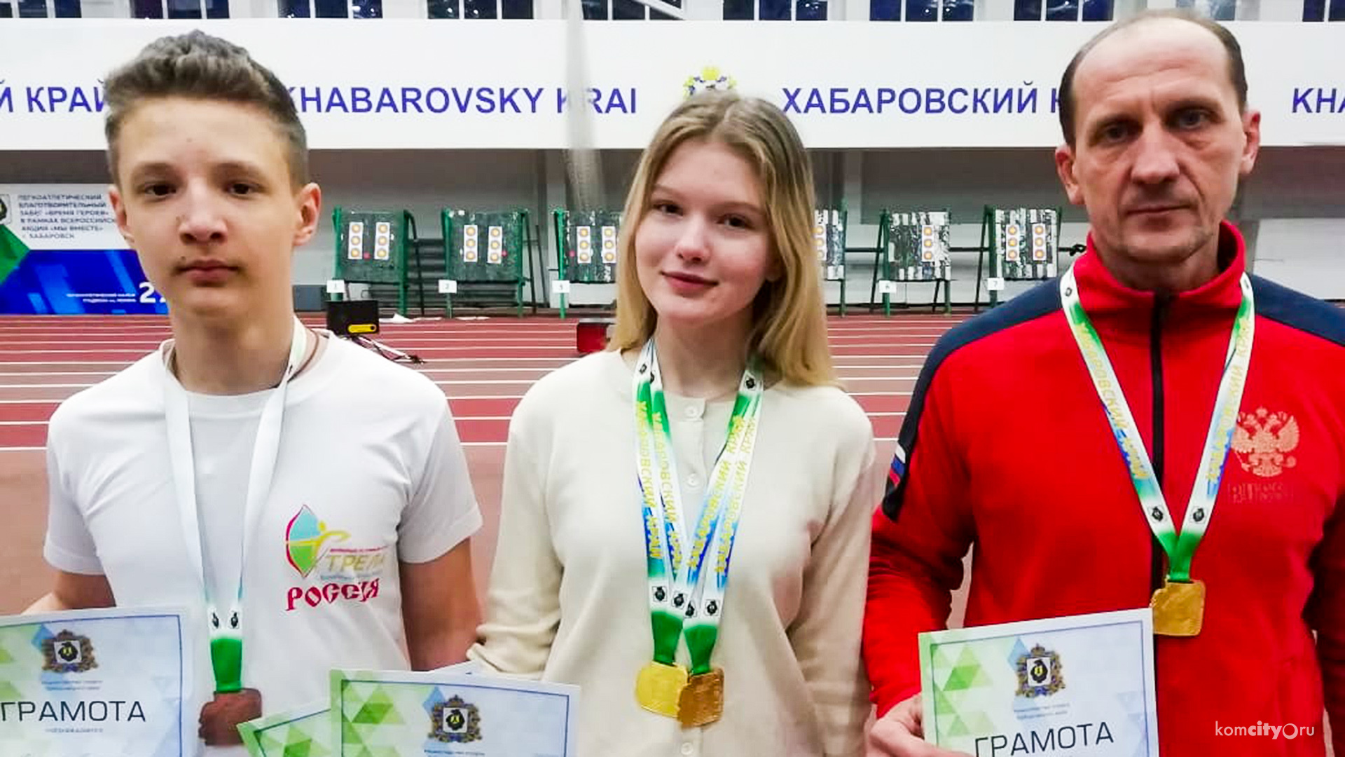 Три «золота» и «бронзу» выиграли комсомольские лучники на краевых соревнованиях