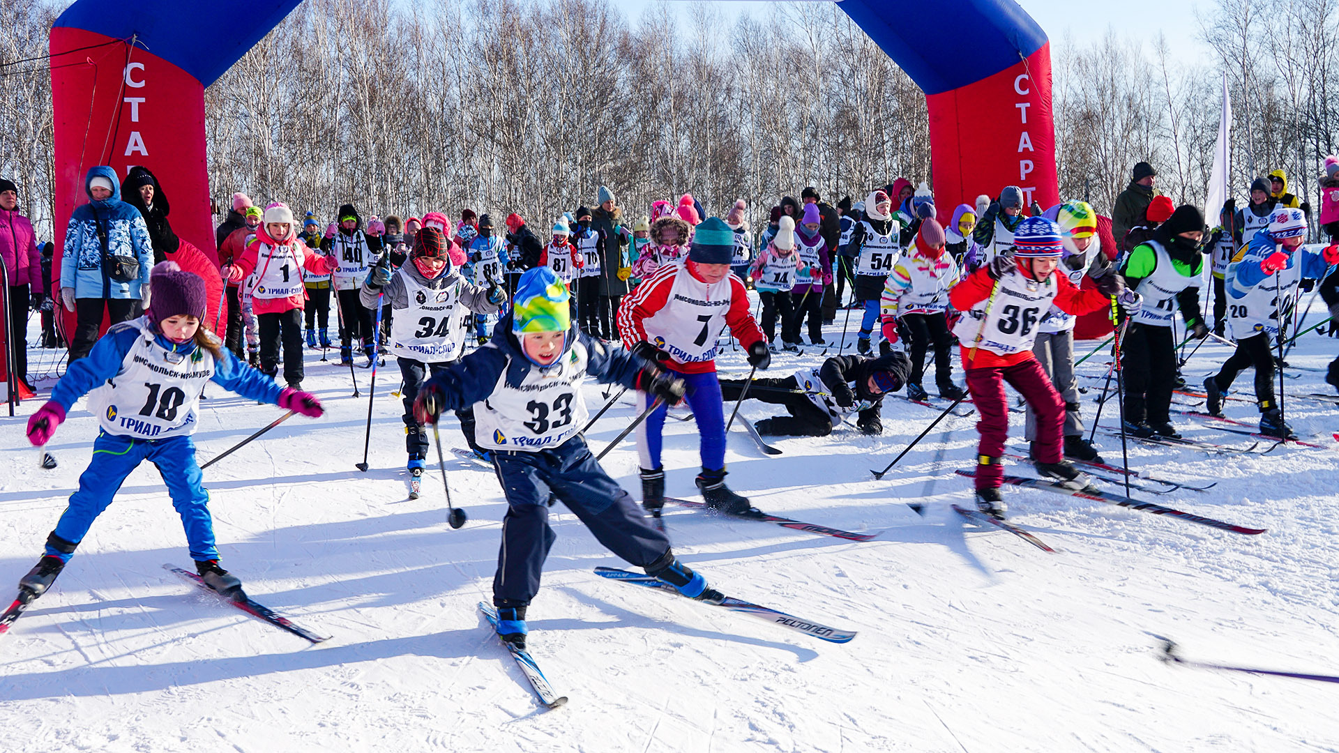 200 лыжников приняли участие в фестивале в честь Всемирного дня снега в Комсомольске-на-Амуре